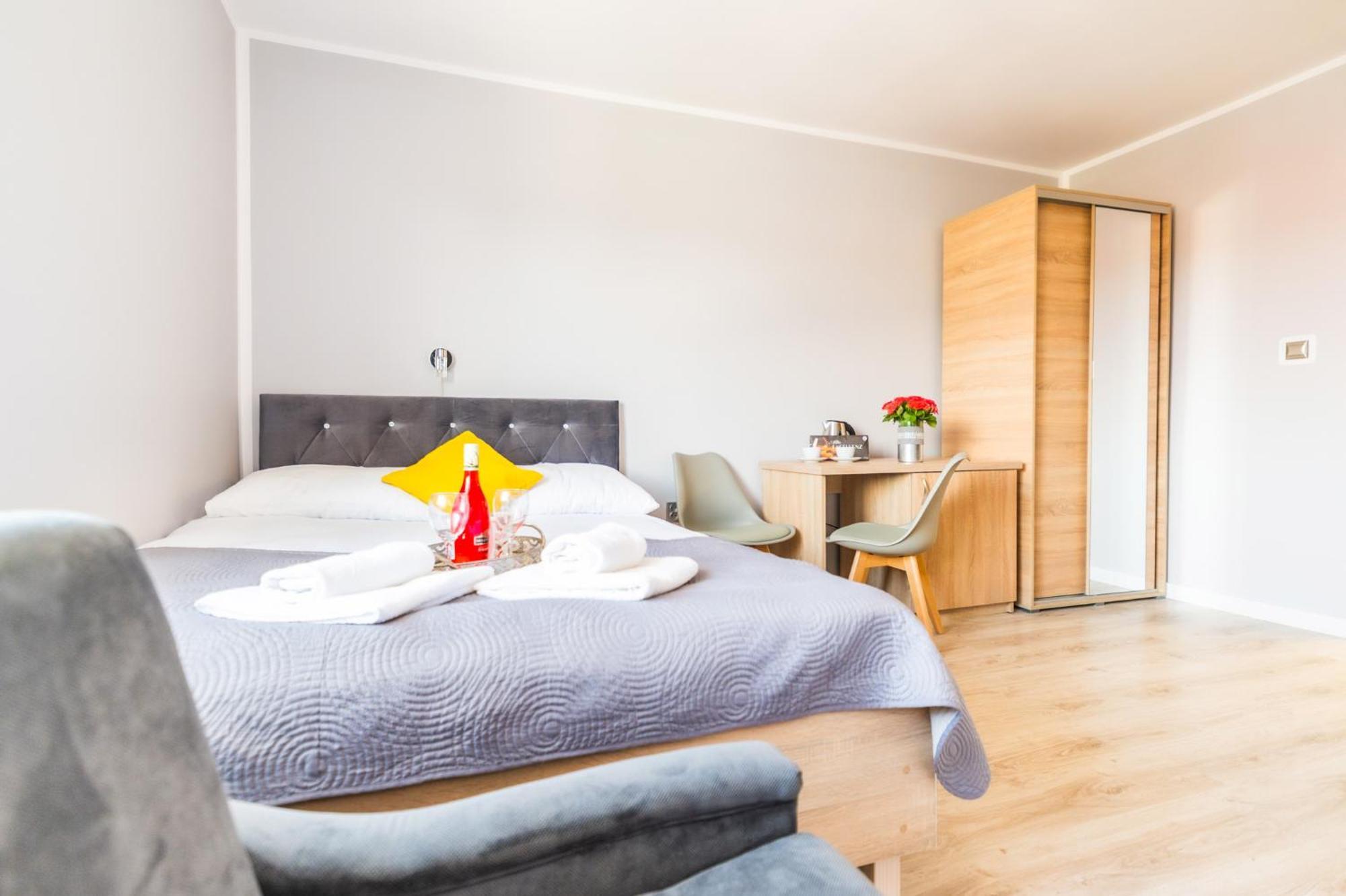 Reveliqa2 - Pokoje Goscinne I Apartamenty Pobierowo Kültér fotó