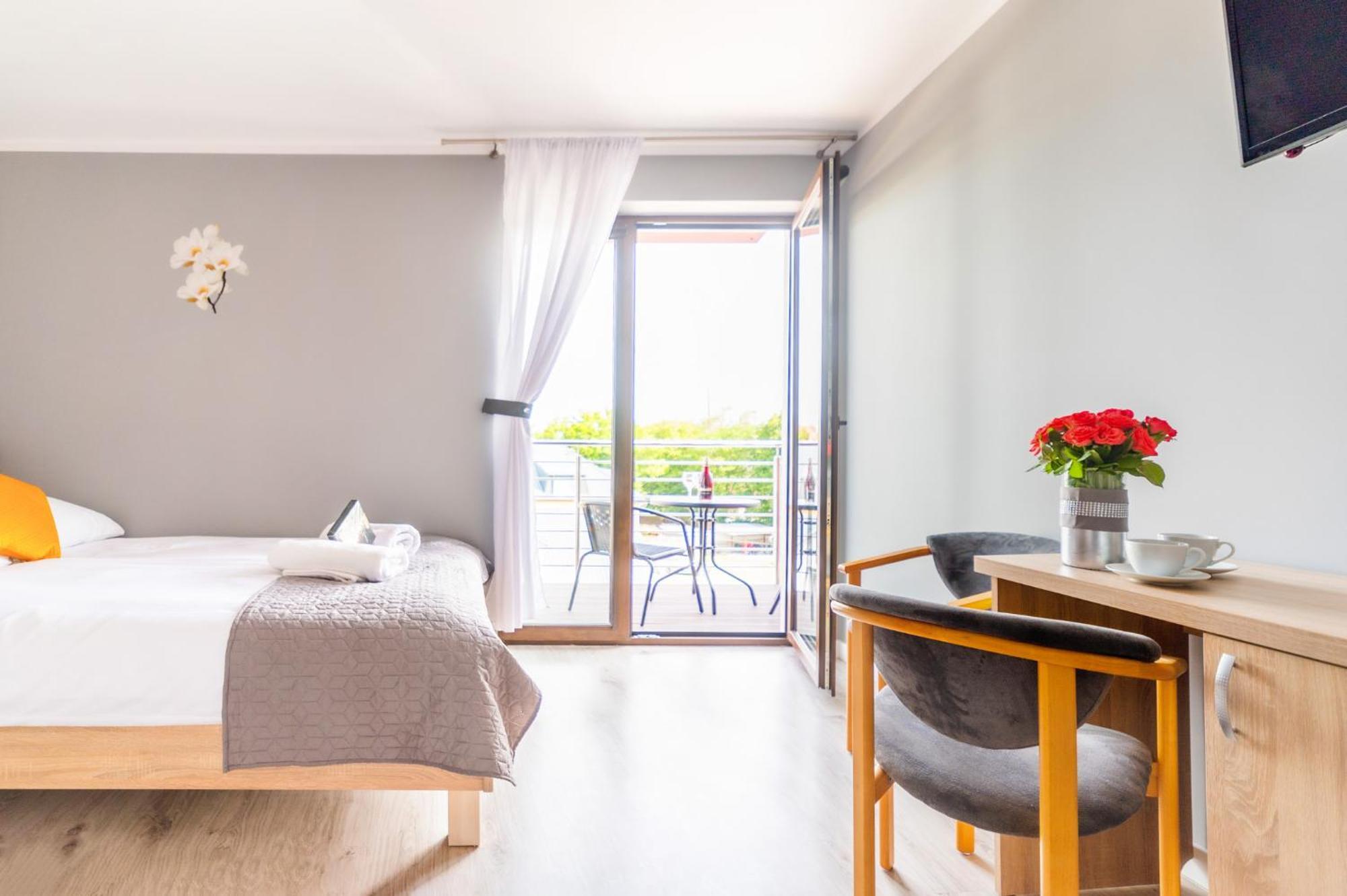 Reveliqa2 - Pokoje Goscinne I Apartamenty Pobierowo Kültér fotó
