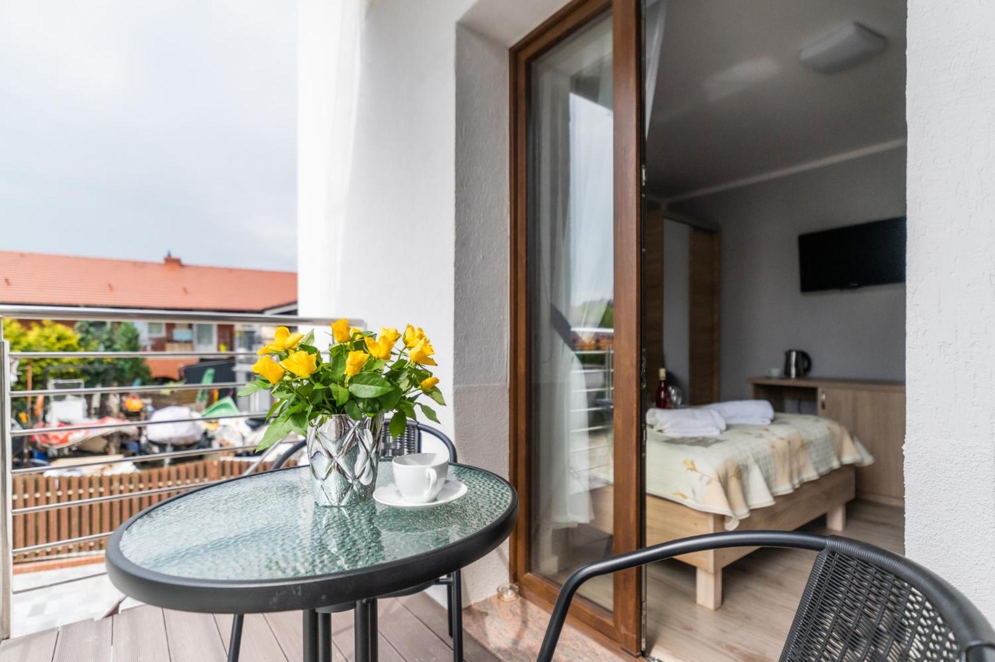 Reveliqa2 - Pokoje Goscinne I Apartamenty Pobierowo Kültér fotó