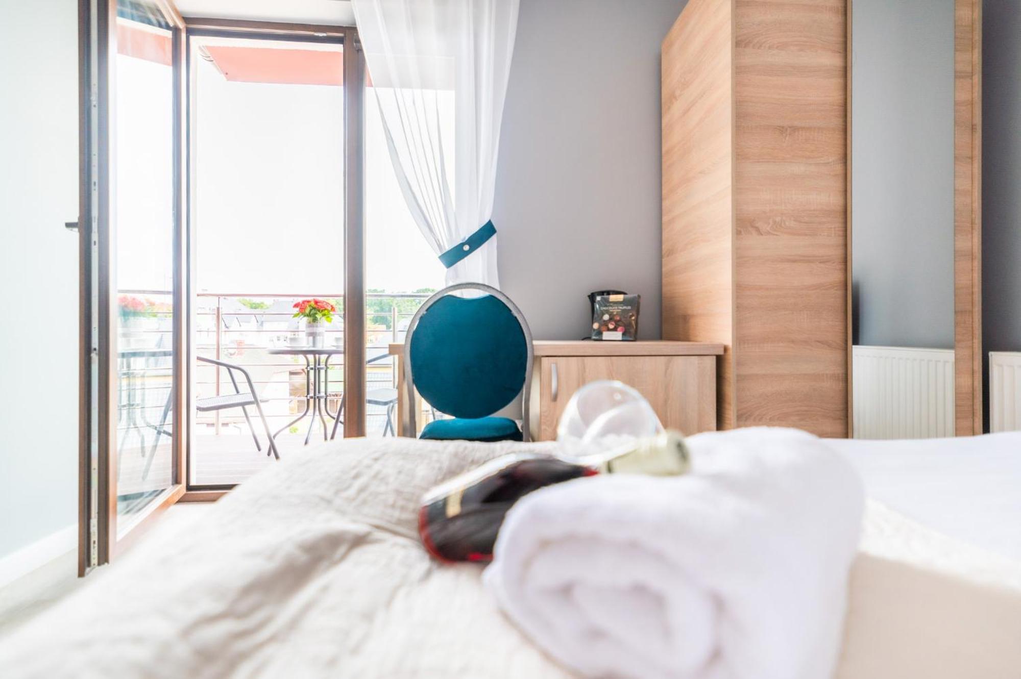 Reveliqa2 - Pokoje Goscinne I Apartamenty Pobierowo Kültér fotó
