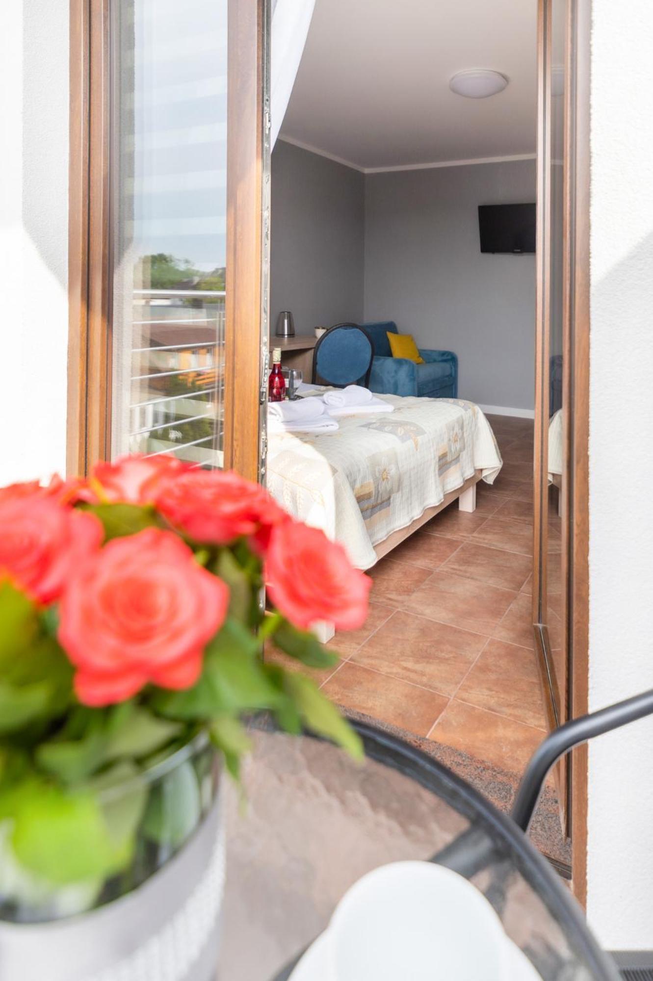 Reveliqa2 - Pokoje Goscinne I Apartamenty Pobierowo Kültér fotó